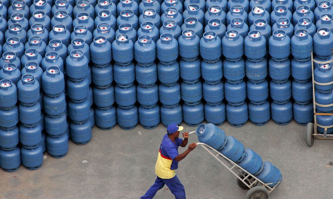 gas-de-cozinha-sobe-mais-que-o-dobro-da-inflacao-em-2020