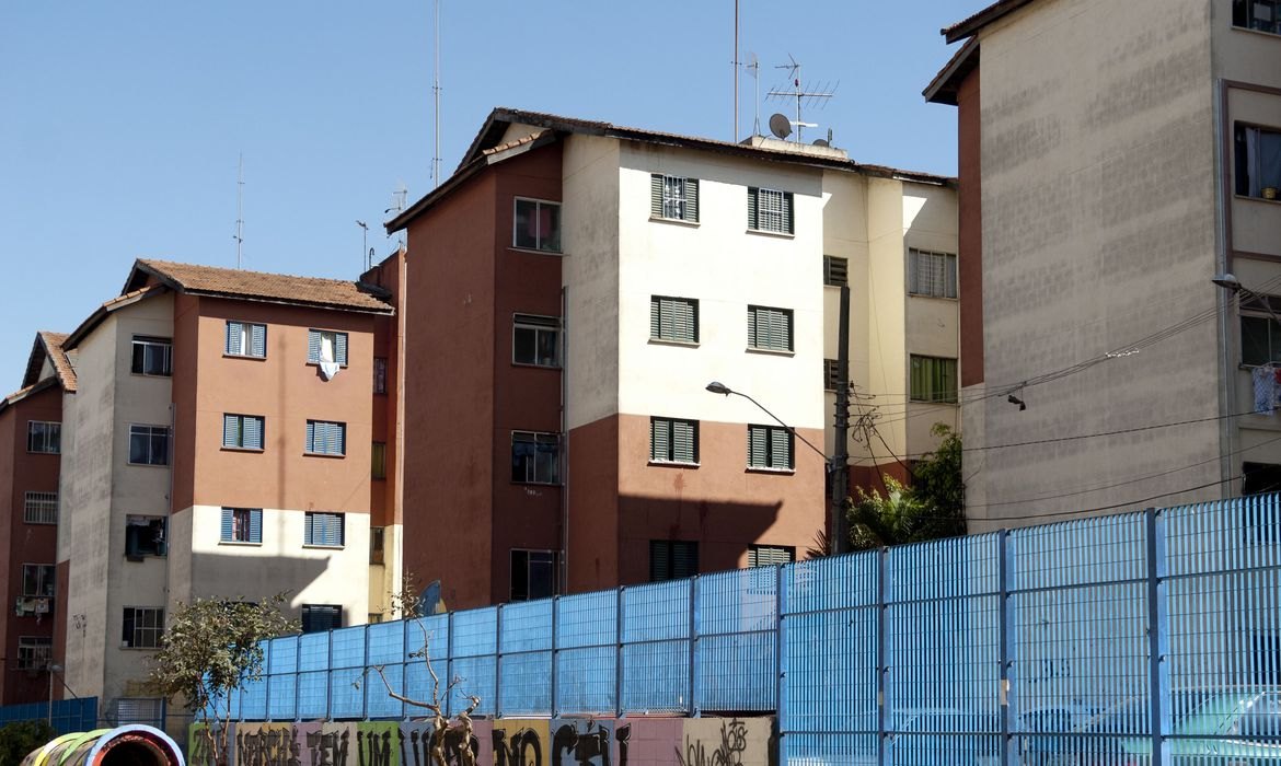 bolsonaro-sanciona-lei-do-programa-casa-verde-e-amarela