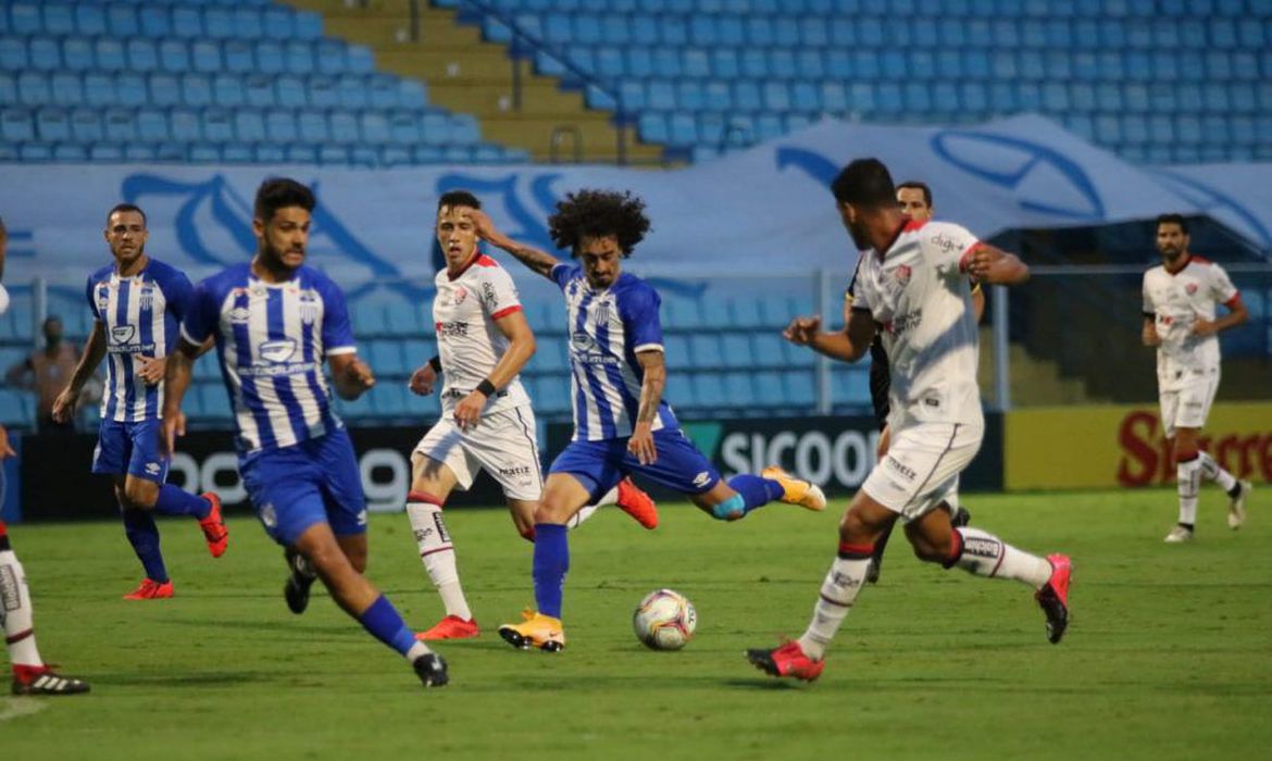 vitoria-arranca-empate-com-avai-na-serie-b