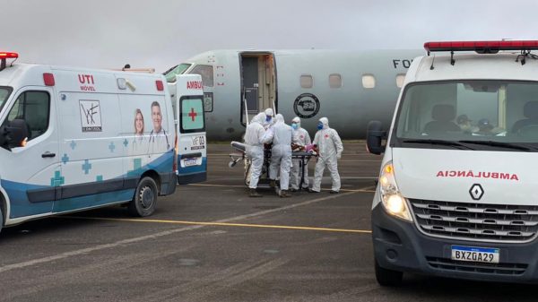 manaus:-familiares-buscam-cilindros-de-oxigenio-para-salvar-pacientes