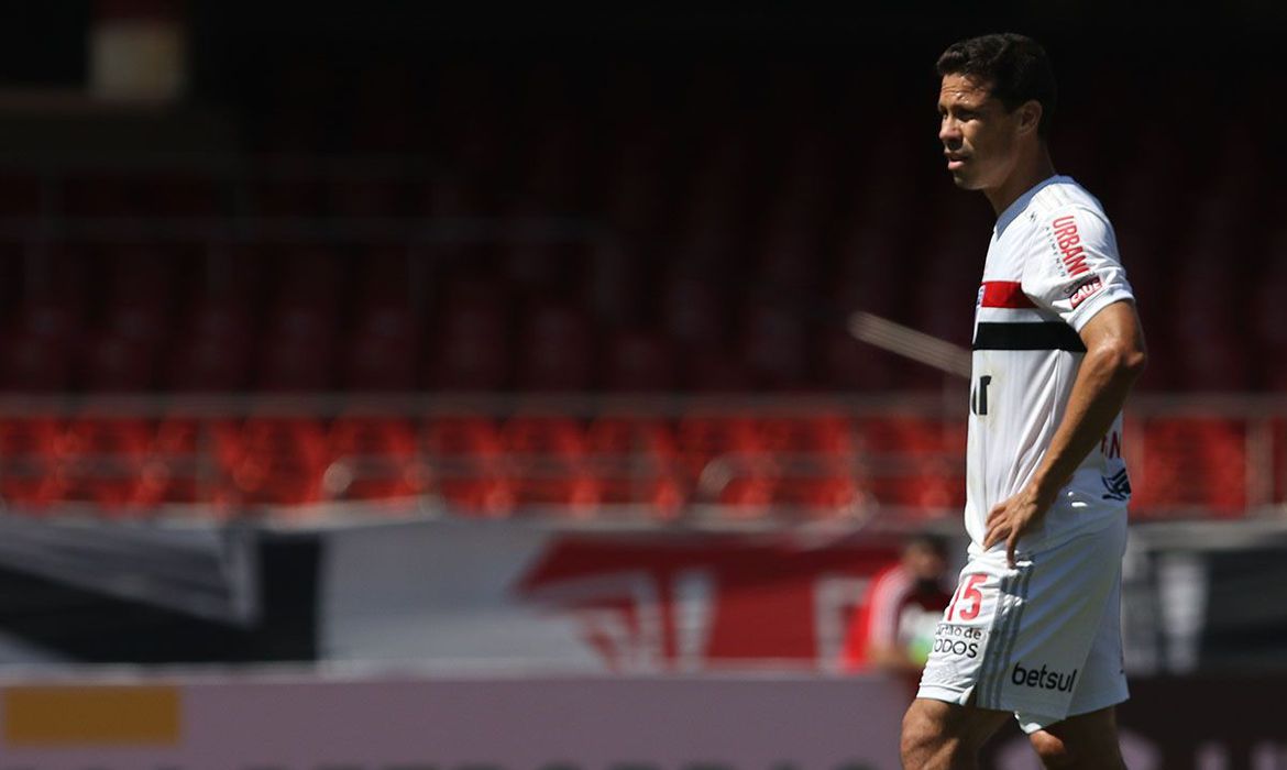 covid-19:-hernanes-testa-positivo-e-desfalca-sao-paulo