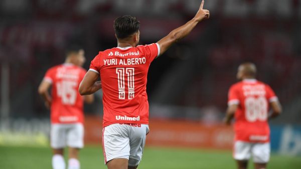 internacional-vence-sexta-seguida-e-fica-a-um-ponto-do-lider-sao-paulo