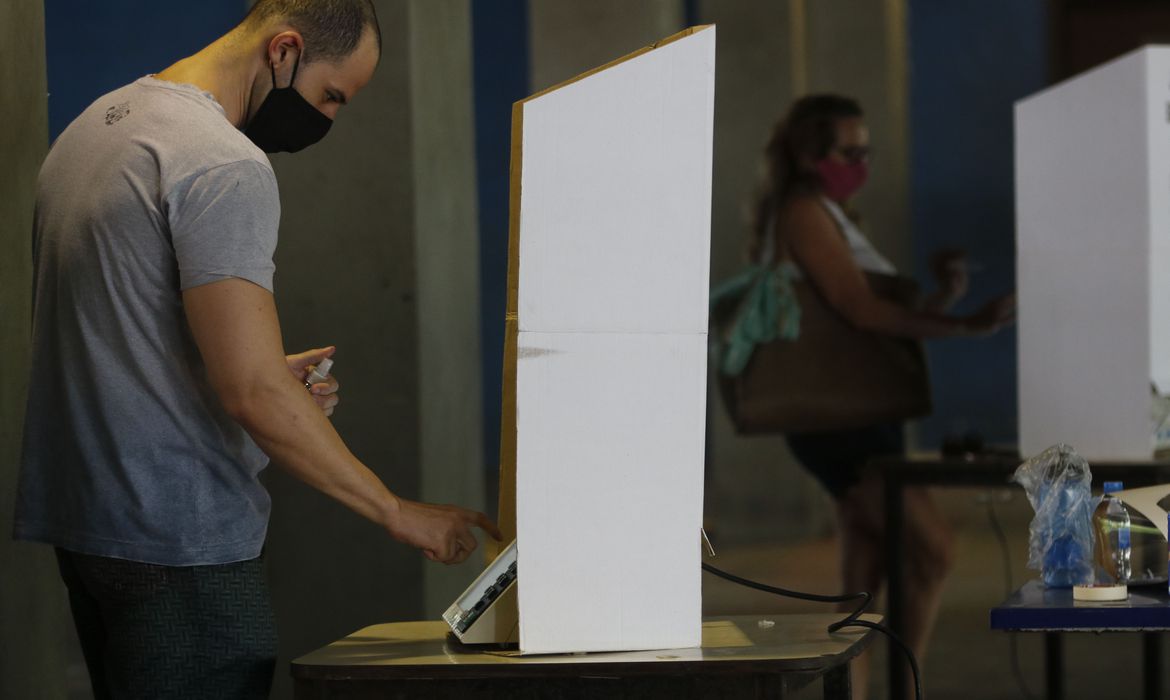 prefeitos-eleitos-tomam-posse-em-5.472-municipios;-96-ficam-pendentes