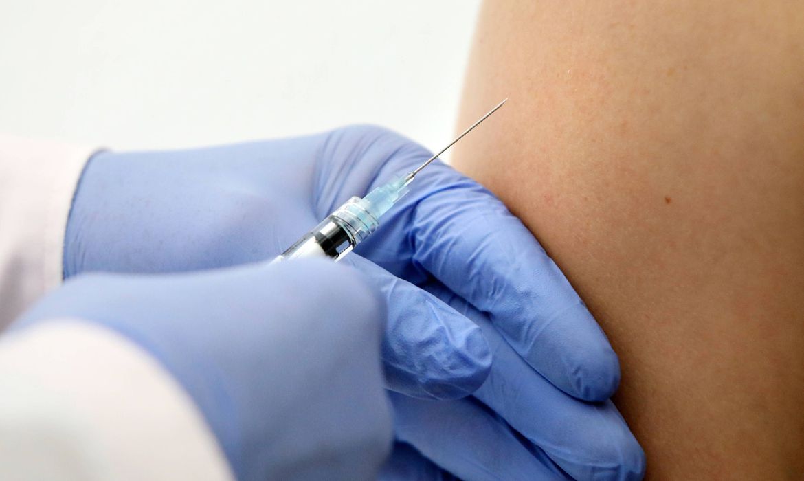 covid-19:-anvisa-aprova-importacao-de-2-milhoes-de-doses-de-vacina