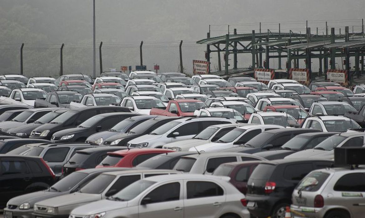 vendas-de-veiculos-tem-queda-de-21,6%-em-2020,-diz-fenabrave