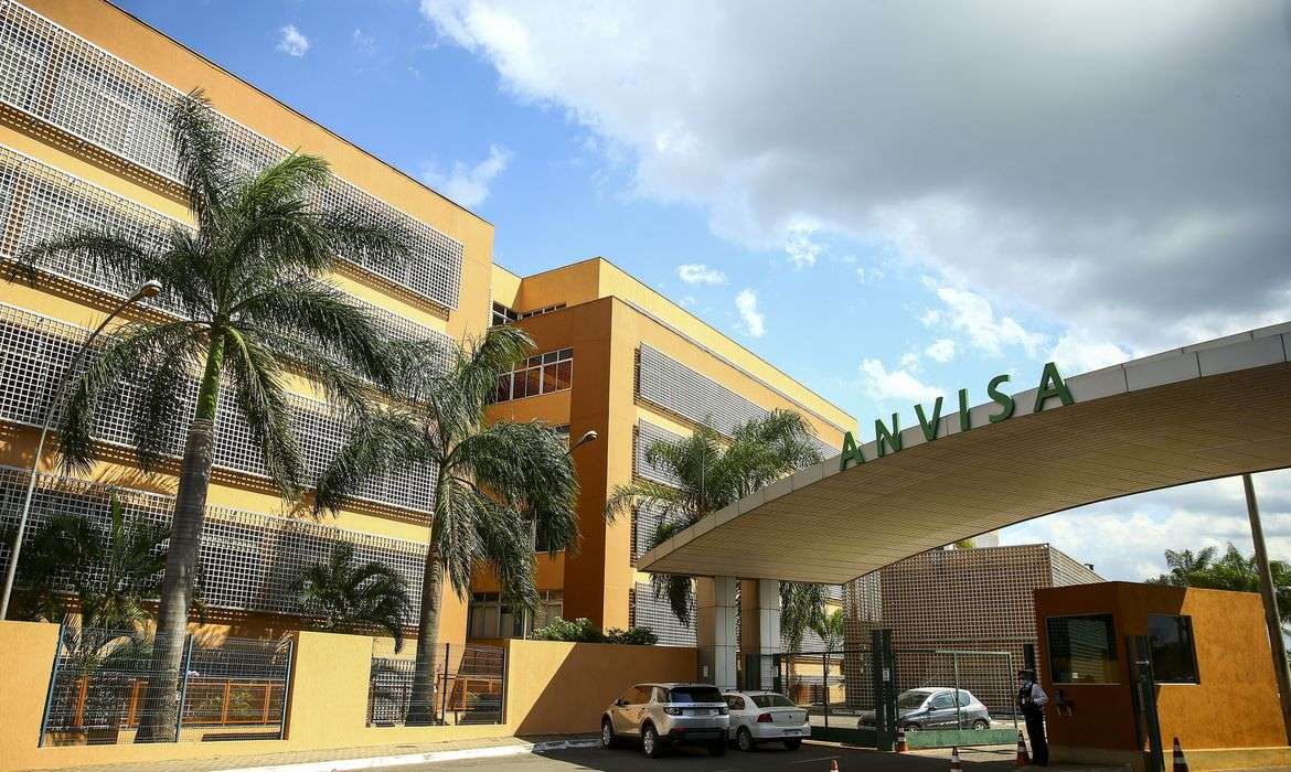 anvisa-diz-que-nao-recebeu-pedido-de-uso-emergencial-de-vacina