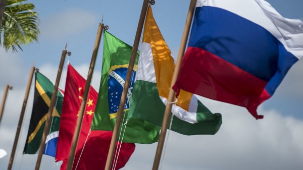 nao-ha-verba-no-orcamento-para-pagar-banco-do-brics,-diz-ministerio