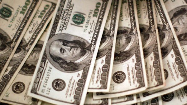 dolar-sobe-para-r$-5,30-e-fecha-no-maior-nivel-desde-novembro