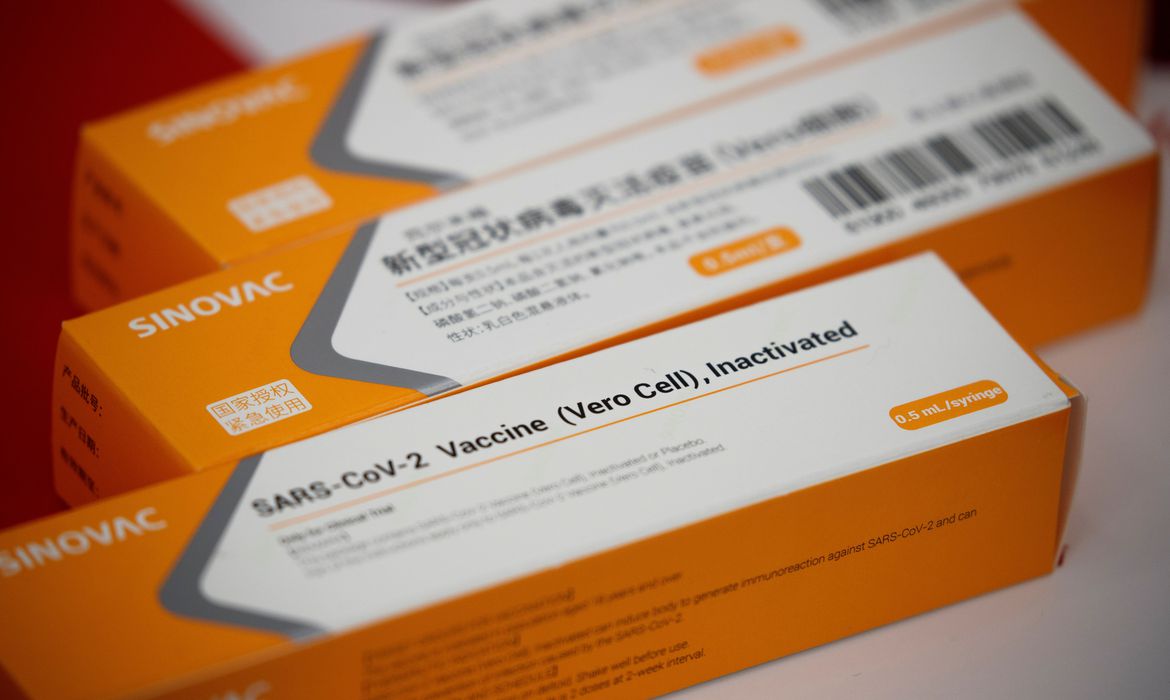 saude-anuncia-compra-de-100-milhoes-de-doses-da-coronavac