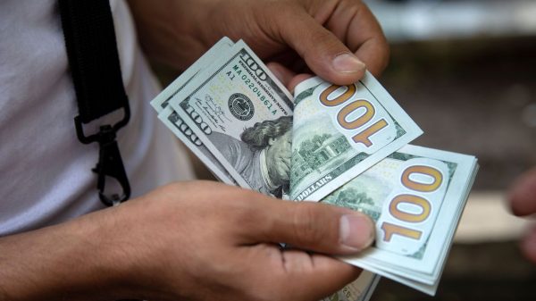 dolar-aproxima-se-de-r$-5,40-e-fecha-no-maior-valor-desde-novembro