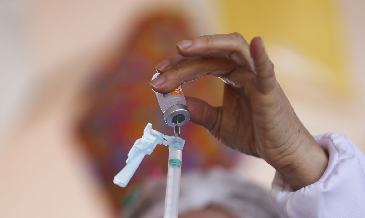 rio-retoma-aplicacao-da-primeira-dose-contra-covid-19-na-quarta
