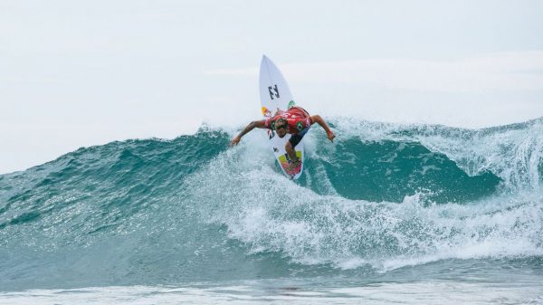 Surfe: Ítalo Ferreira avança direto na abertura da etapa mexicana