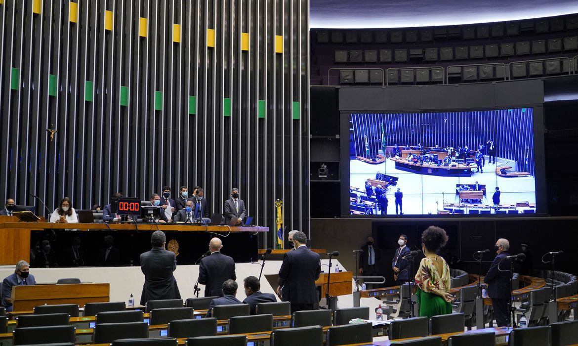 sem-distritao,-camara-aprova-texto-base-da-pec-da-reforma-eleitoral