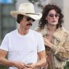 Os atores Matthew McConaughey e Jared Leto em cena do filme “Clube de Compras Dallas” (Foto: Divulgação)