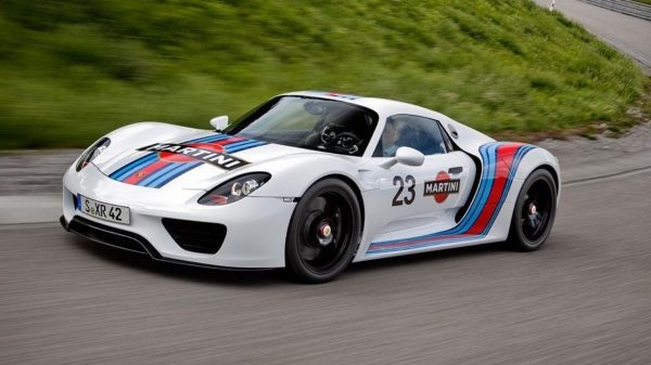 Super IPVA: Porsche 918 Spyder com pintura de competição, similiar ao carro com IPVA mais caro de SP em 2022 (Porsche/Divulgação)