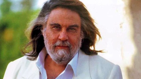 O compositor Vangelis morreu aos 79 anos na França (Reprodução)