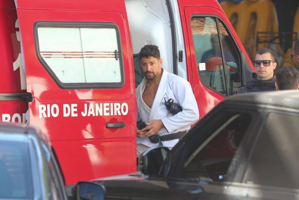 Cauã Reymond sofre acidente na Barra da Tijuca (Fotos: Dilson Silva/ AgNews)