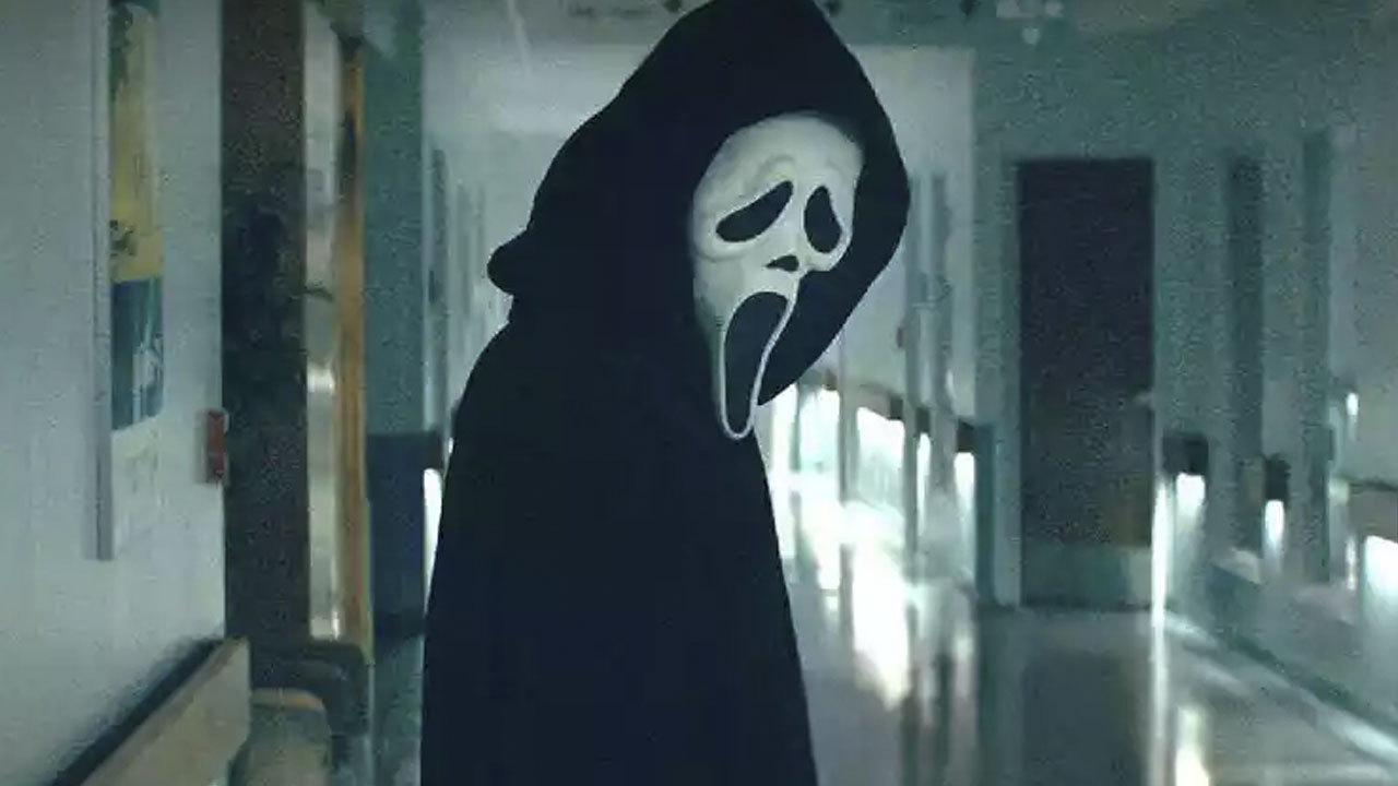 O assassino Ghostface ataca em Nova York no trailer de "Pânico 6" (Reprodução)