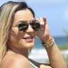 Deolane Bezerra compartilha clique na piscina e ganha elogios dos seguidores (Instagram)