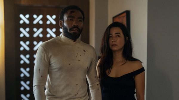 Donald Glover e Maya Erskine são as estrelas da nova série "Sr. e Sra. Smith"