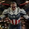 O ator como Sam Wilson com Capitão América (Foto: Divulgação)