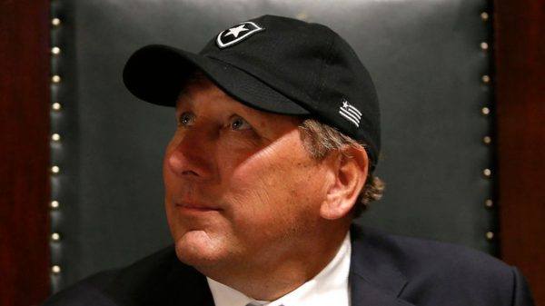 John Textor rebateu as críticas recebidas