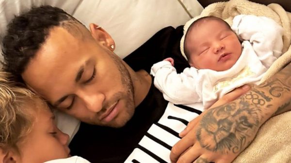 Neymar segue compartilhando momentos com Mavie