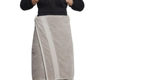 Balenciaga causa burburinho mais uma vez com sua saia em formato de toalha