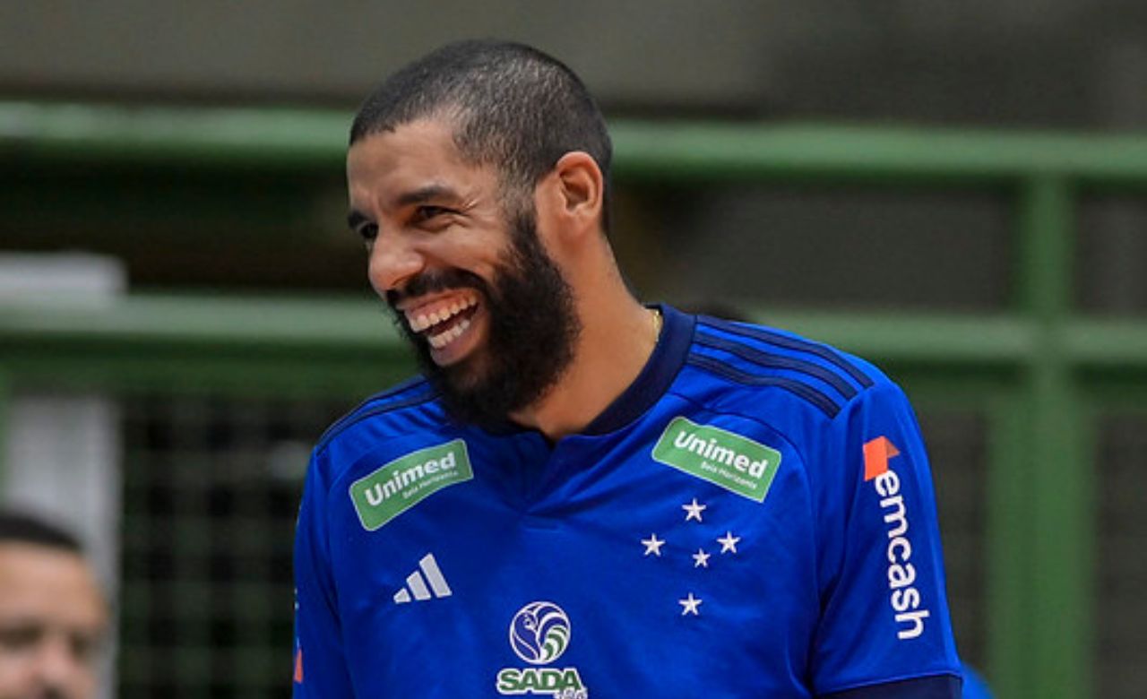 Wallace em ação pelo Cruzeiro