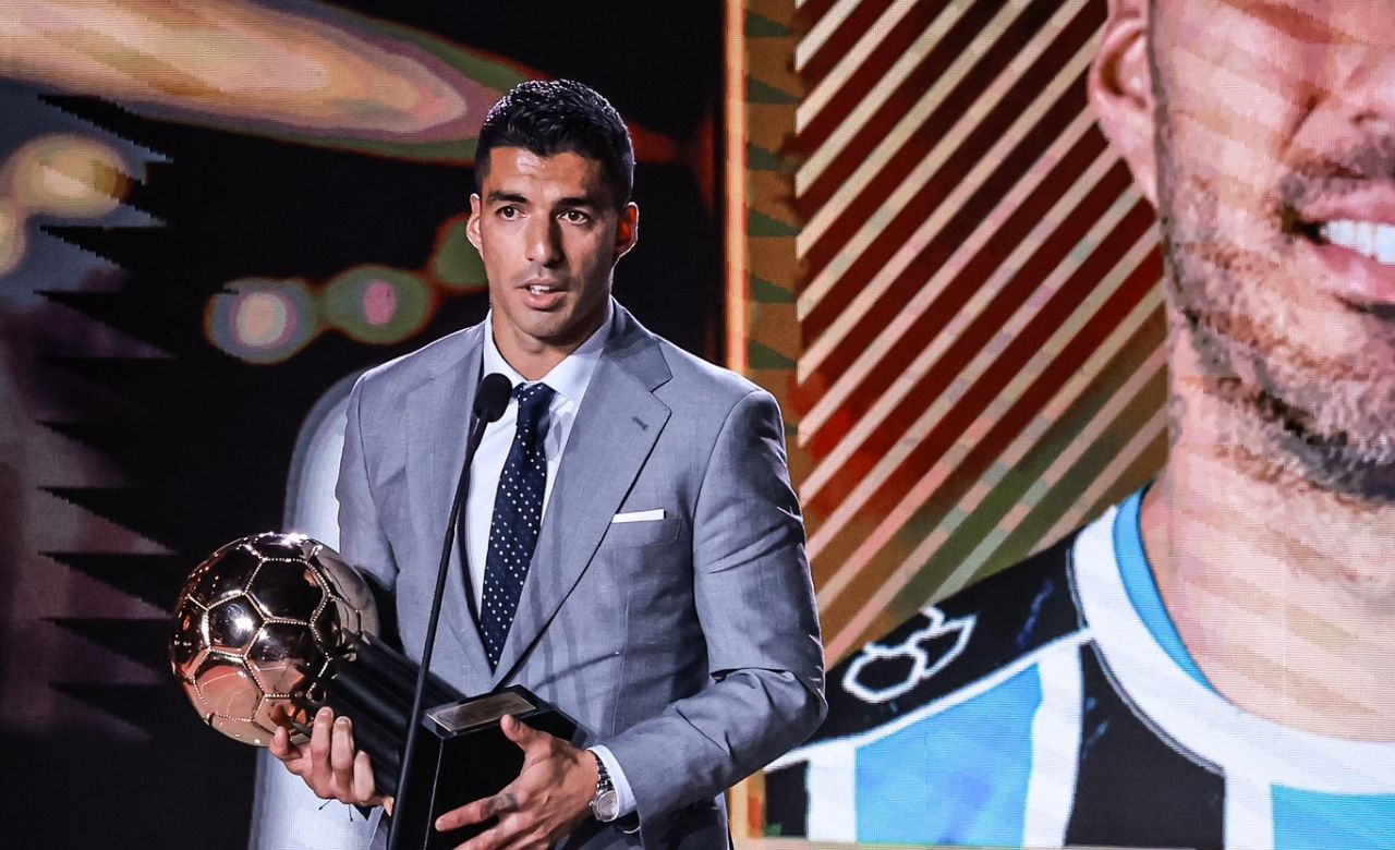 Suárez com a Bola de Ouro