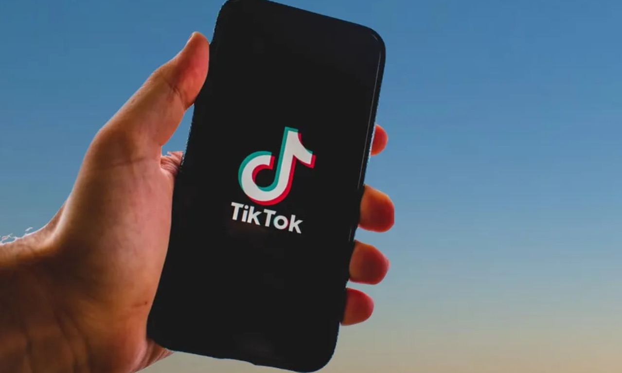 TikTok sofre multa pesada da autoridade regulatória na Itália