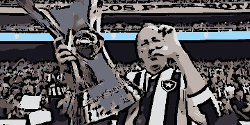 John Textor posa com a taça do Brasileirão e comemora ano vitorioso para o Botafogo